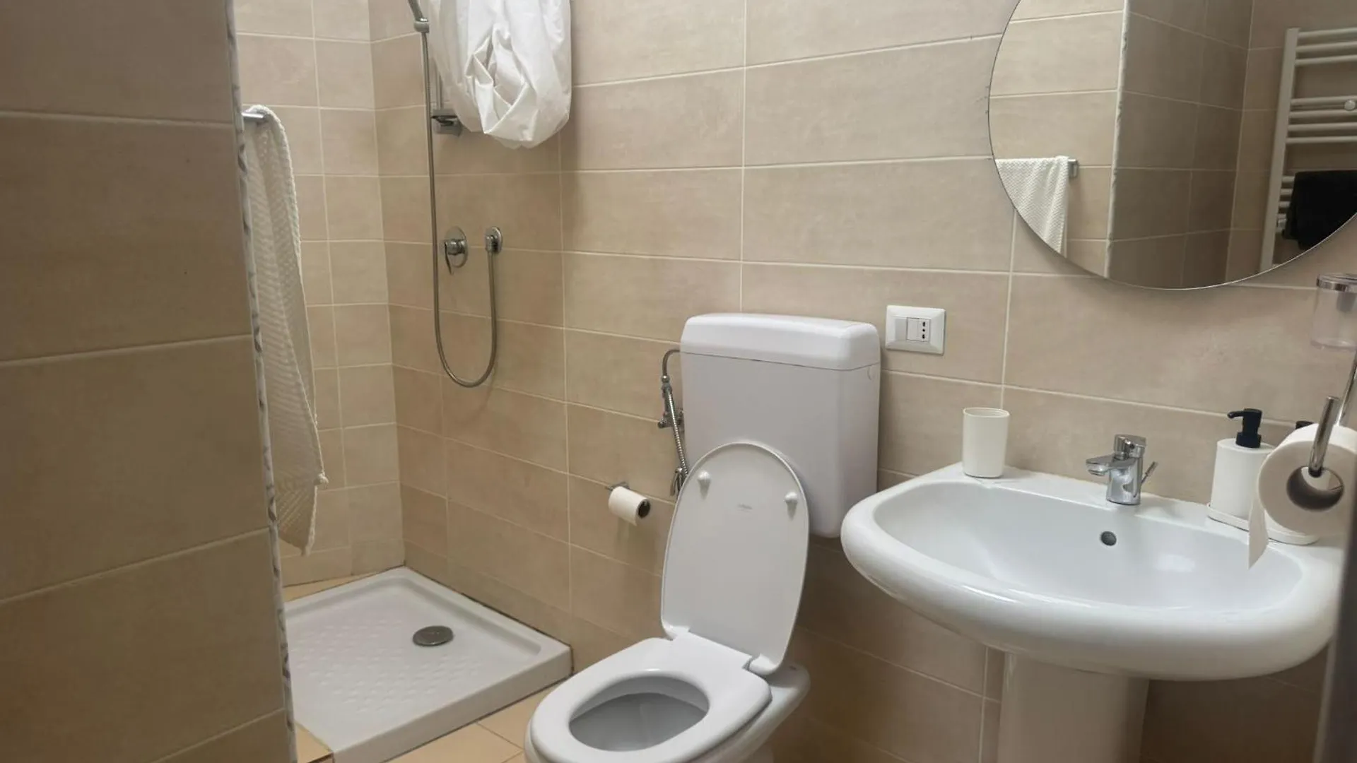 L'Affaire Du Collier Otel Bergamo İtalya